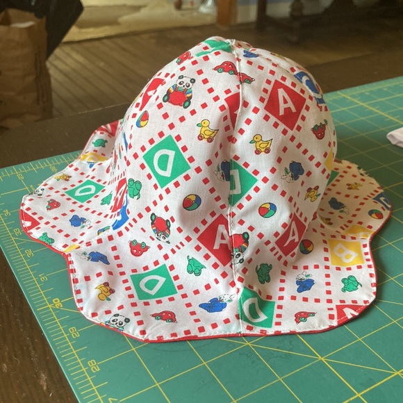 Adult and children’s tulip and bucket hats. - Picture 5 of 7